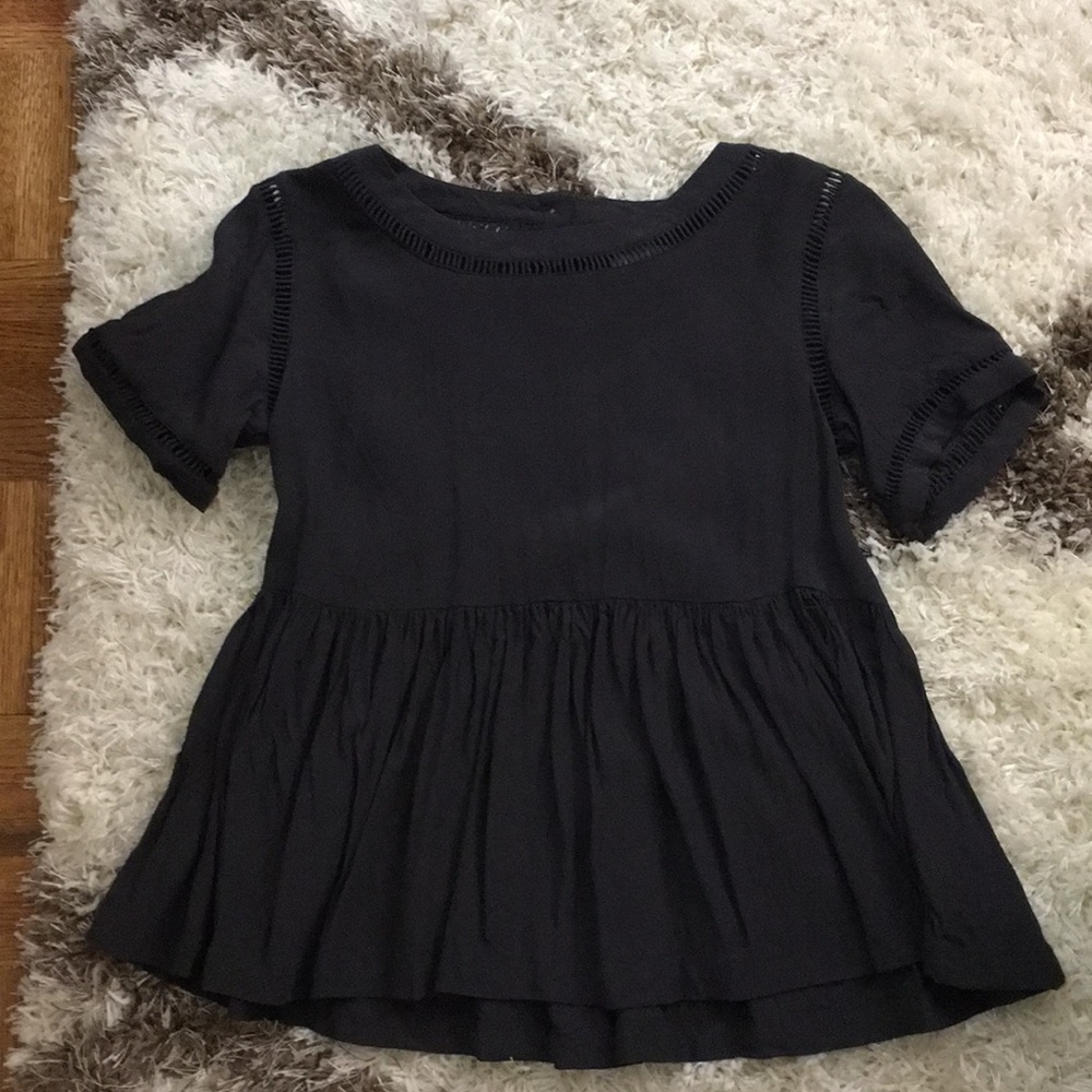 Detailed Loft gray tshirt blouse